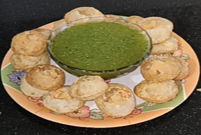 Tempting pani puri with curry leaves 